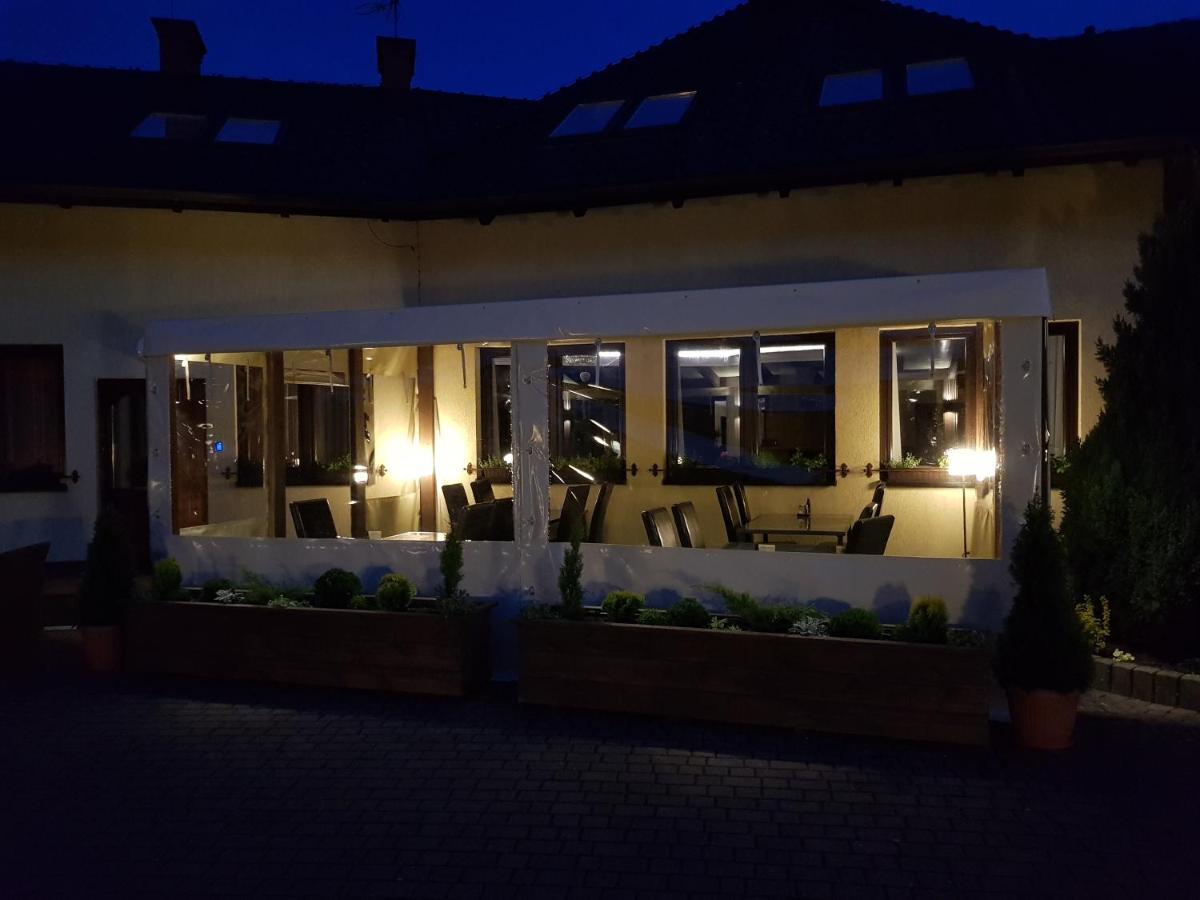 Hotel Diadem Jerzmionki Exterior foto